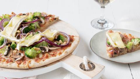 Pizza camembert-brocolis