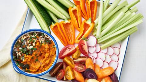 Sauce dip aux carottes grillées et mini légumes