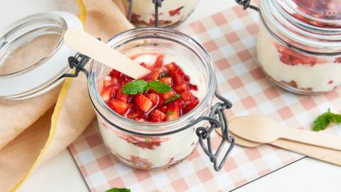 Mini trifle yaourt-fraise