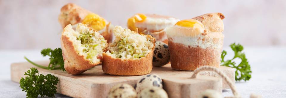 Muffins de brocolis aux lardons et œufs de caille