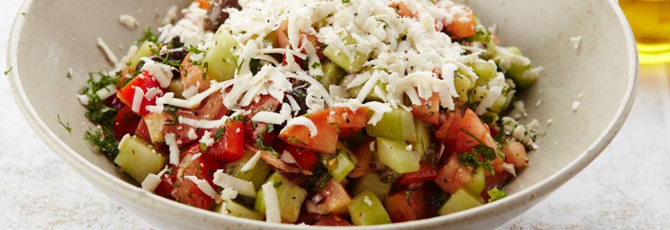 Salade grecque à la feta et aux olives
